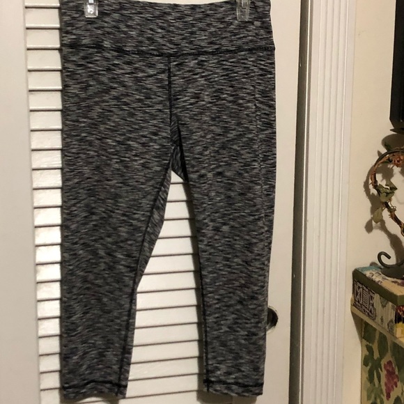 20 Degree Yoga Workout Leggings - Picture 3 of 7